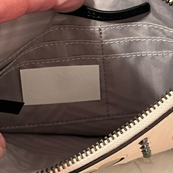 New Rebecca Minkoff St. Tropez Heart Pink Leather Wristlet - Picture 5 of 7